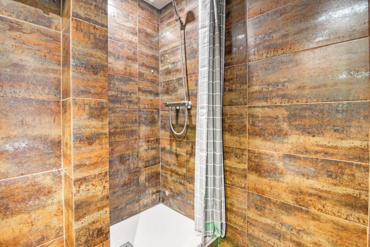 מדריד Cozy Penthouse, 20 Min To Downtown, Alcala Norte מראה חיצוני תמונה