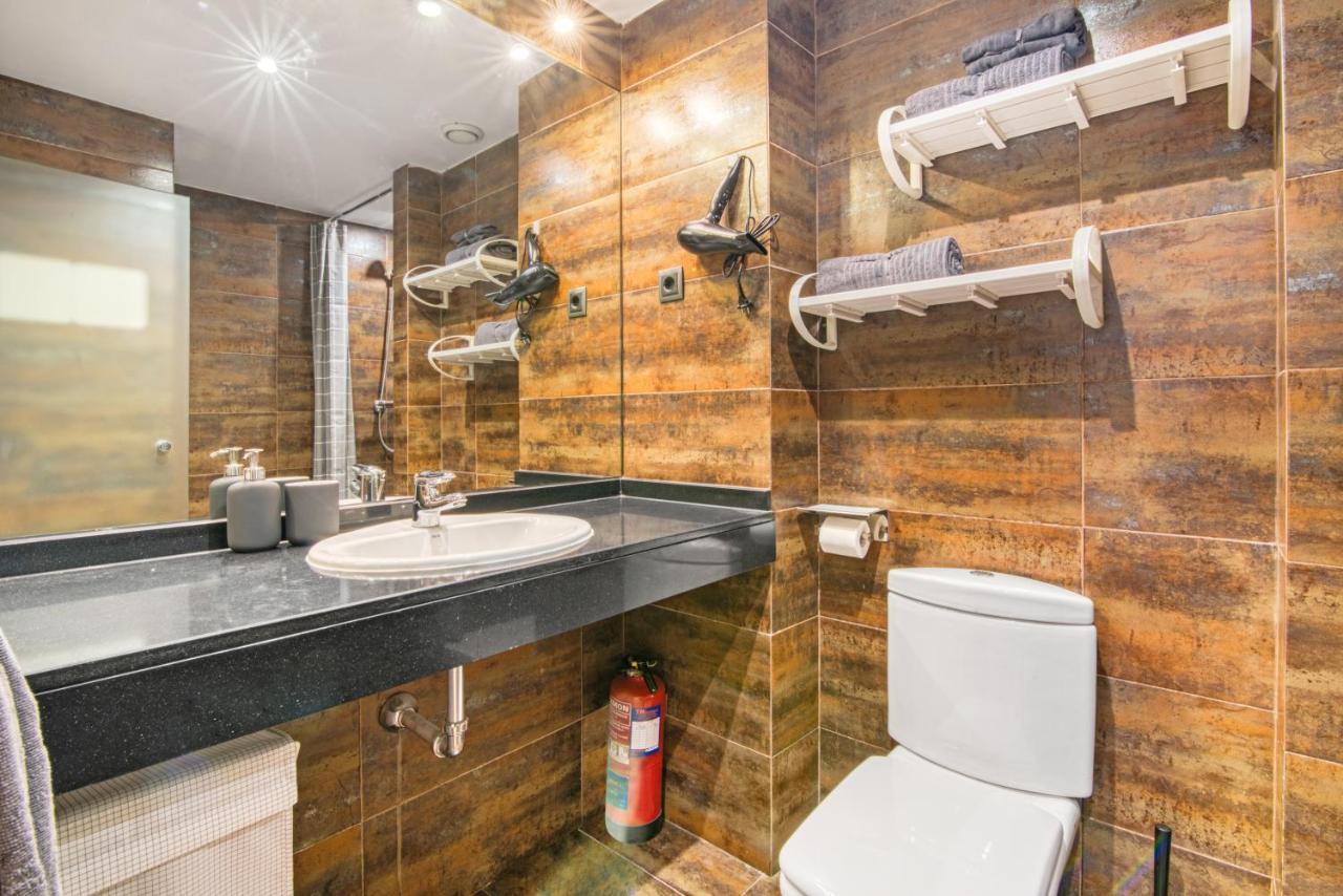 מדריד Cozy Penthouse, 20 Min To Downtown, Alcala Norte מראה חיצוני תמונה